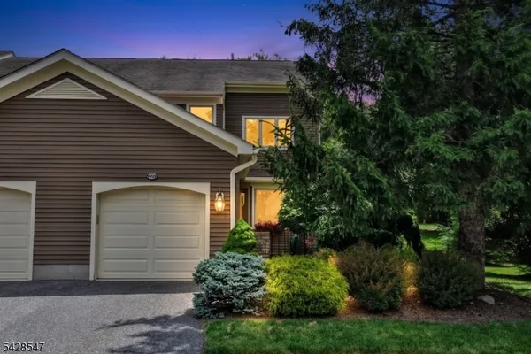 Property Slideshow image 2 of 47 | 227 westervelt ln, Mahwah Twp., NJ, 07430