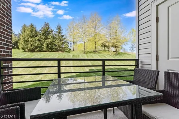 Property Slideshow image 3 of 38 | 2 vanderbilt blvd 106, Florham Park Boro, NJ, 07932