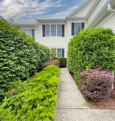 Property Slideshow image 2 of 17 | 92 mackenzie ln, Denville Twp., NJ, 07834