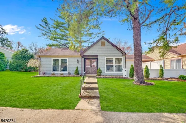 Property Slideshow image 3 of 40 | 945 liverpool cir, Manchester Twp., NJ, 08759