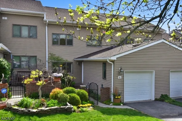 Property Slideshow image 2 of 50 | 41 litchult ln, Mahwah Twp., NJ, 07430