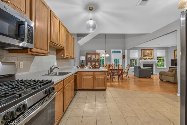 Property Slideshow image 3 of 30 | 5 indian plantation st, Raritan Twp., NJ, 08822