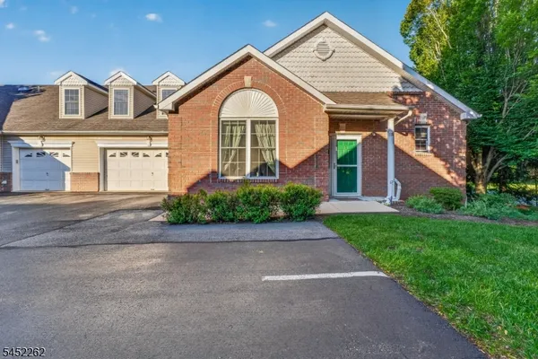 Property Slideshow image 2 of 30 | 5 indian plantation st, Raritan Twp., NJ, 08822