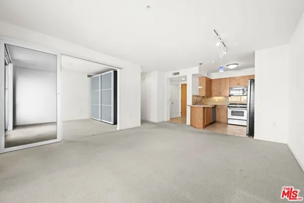 Property Slideshow image 3 of 35 | 267 s san pedro st unit 508, Los Angeles, CA, 90012