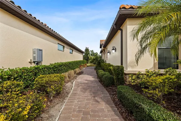 Property Slideshow image 3 of 34 | 8424 alberata vista dr, Tampa, FL, 33647