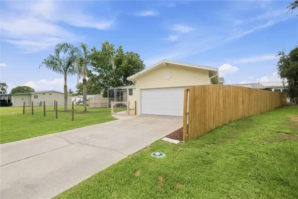 Property Slideshow image 3 of 38 | 5230 lexington cir, Wildwood, FL, 34785