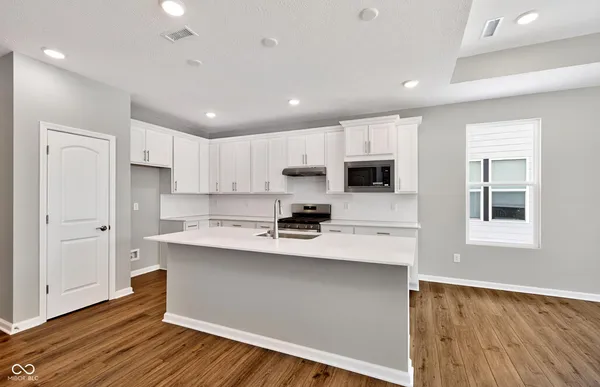 Property Slideshow image 3 of 33 | 13325 seven springs ln, Noblesville, IN, 46060