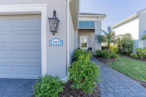 Property Slideshow image 2 of 54 | 12525 palatka dr, Venice, FL, 34293