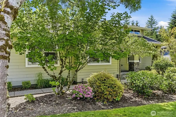 Property Slideshow image 3 of 32 | 23753 ne twinberry way, Redmond, WA, 98053