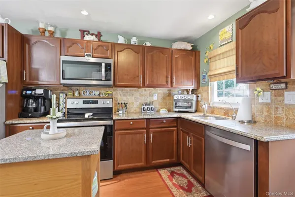 Property Slideshow image 3 of 30 | 176 ventry ct a, Brookhaven, NY, 11961