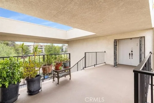 Property Slideshow image 2 of 39 | 2391 via mariposa 3e, Laguna Woods, CA, 92637