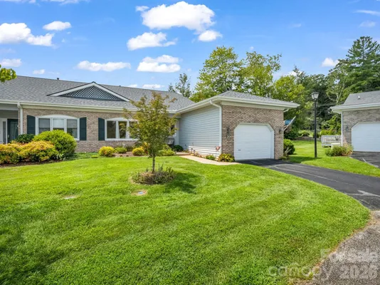 Property Slideshow image 2 of 36 | 20 country meadows ln, Hendersonville, NC, 28792