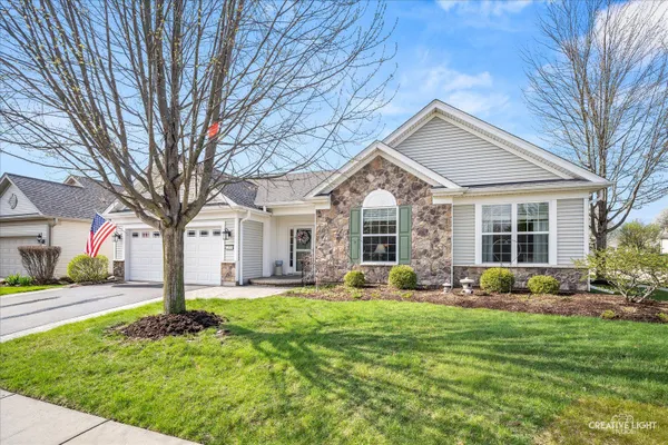 Property Slideshow image 2 of 26 | , Elgin, IL, 60124