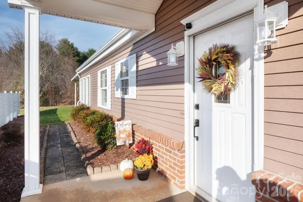 Property Slideshow image 3 of 40 | 11-c heather way, Candler, NC, 28715