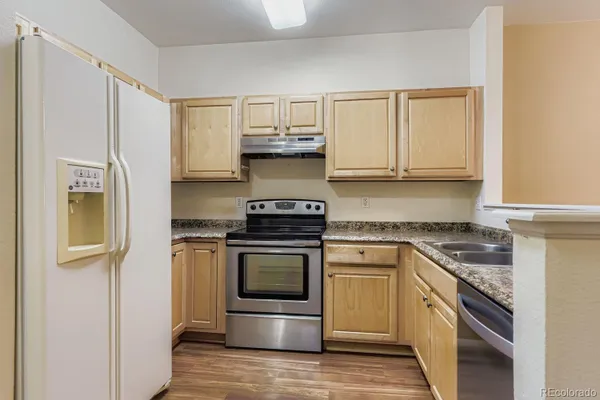Property Slideshow image 2 of 13 | 2895 w riverwalk cir apt 114, Littleton, CO, 80123