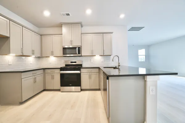 Property Slideshow image 3 of 49 | 2192 holmesburg pvt cir, Gallatin, TN, 37066