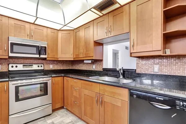 Property Slideshow image 3 of 52 | 4301 martinique cir c3, Coconut Creek, FL, 33066