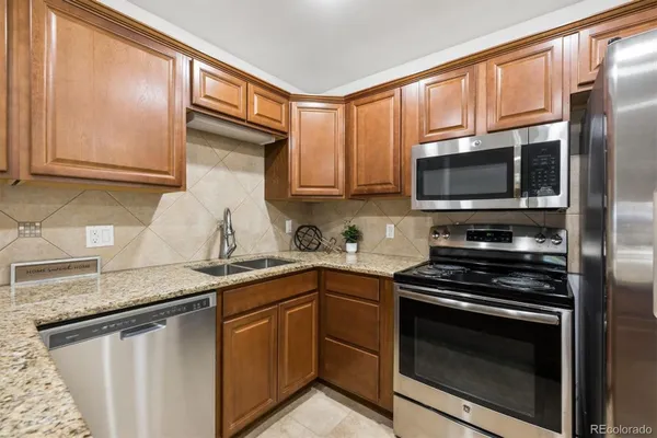 Property Slideshow image 3 of 50 | 605 s alton way 8d, Denver, CO, 80247