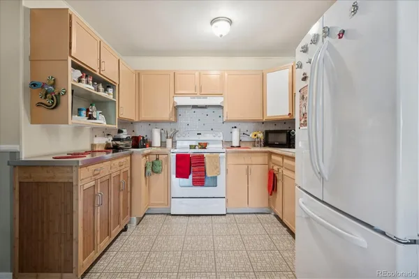 Property Slideshow image 3 of 33 | 660 s alton way 2d, Denver, CO, 80247