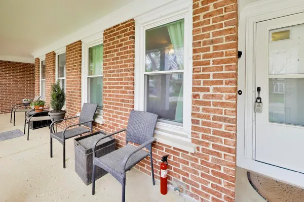 Property Slideshow image 2 of 42 | 684 regent ln, Prospect Heights, IL, 60070
