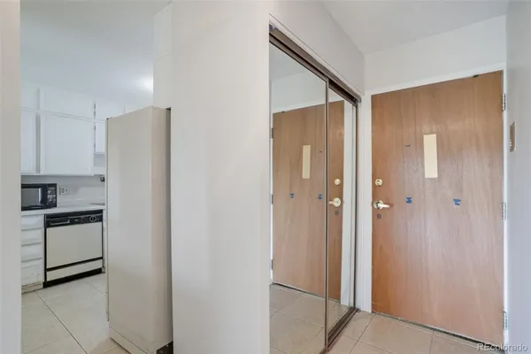 Property Slideshow image 3 of 36 | 690 s alton way 6a, Denver, CO, 80247