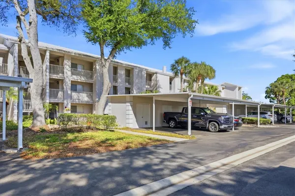 Property Slideshow image 2 of 30 | 437 cerromar ln 522, Venice, FL, 34293