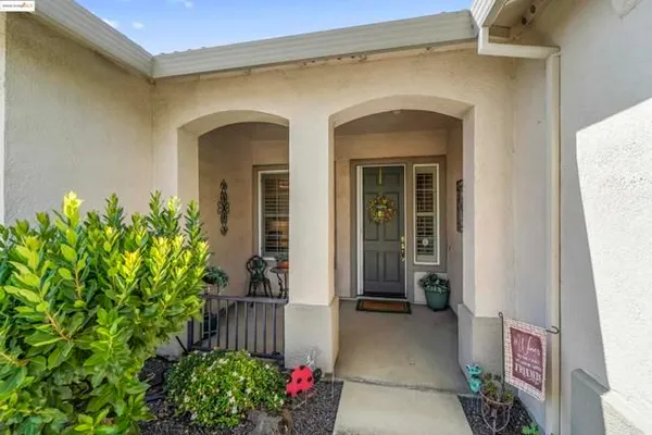 Property Slideshow image 2 of 60 | 910 suntan ln, Brentwood, CA, 94513
