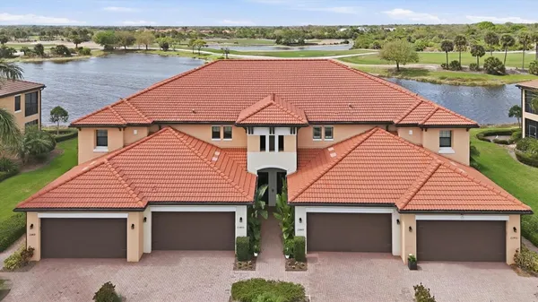 Property Slideshow image 2 of 84 | 23455 awabuki dr 16-201, Venice, FL, 34293