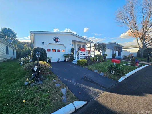 Property Slideshow image 3 of 35 | 45 dogwood ln, Manorville, NY, 11949
