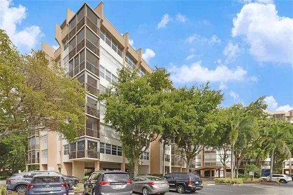 Property Slideshow image 2 of 26 | 1400 saint charles pl 616, Pembroke Pines, FL, 33026