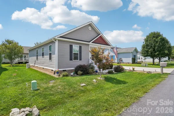 Property Slideshow image 3 of 26 | 244 beechnut dr, Hendersonville, NC, 28739