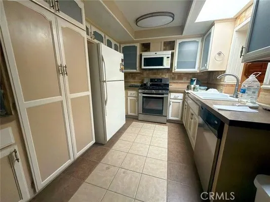 Property Slideshow image 3 of 4 | 2410 el toro, Hemet, CA, 92545