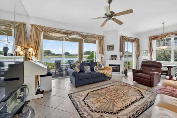 Property Slideshow image 2 of 68 | 1364 emerald dunes dr, Sun City Center, FL, 33573