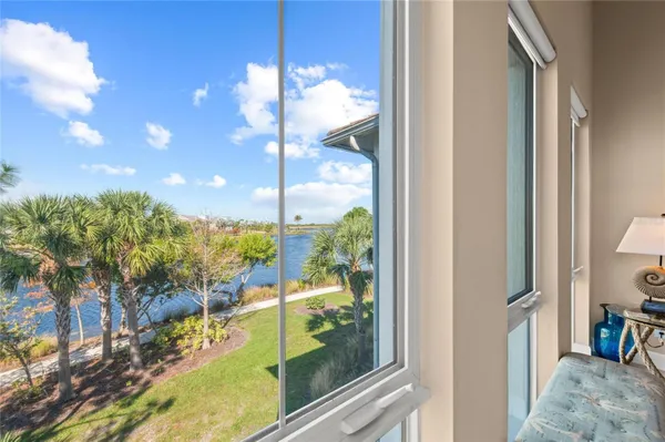 Property Slideshow image 2 of 100 | 266 sapphire lake dr 202, Bradenton, FL, 34209