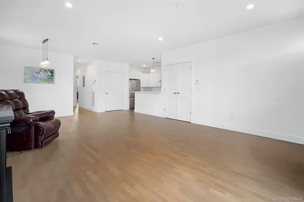 Property Slideshow image 3 of 43 | 401 breton way 401, Glen Cove, NY, 11542