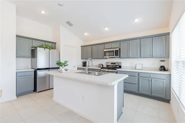 Property Slideshow image 2 of 58 | 805 hubbard loop, The Villages, FL, 32163