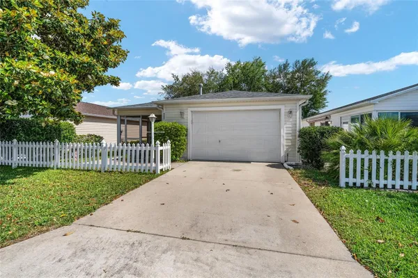Property Slideshow image 3 of 38 | 8221 se 169th palownia loop, The Villages, FL, 32162