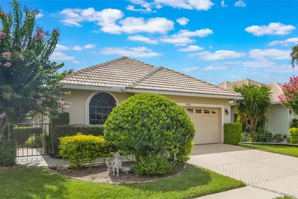 Property Slideshow image 2 of 39 | 9015 saint andrews way, Mount Dora, FL, 32757