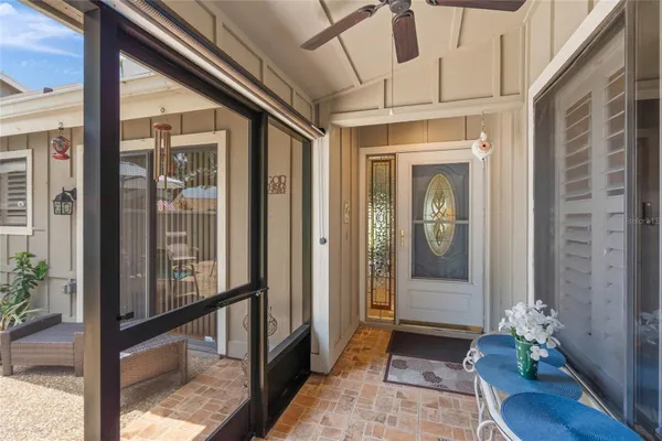 Property Slideshow image 3 of 40 | 4562 forest wood trl 15, Sarasota, FL, 34241