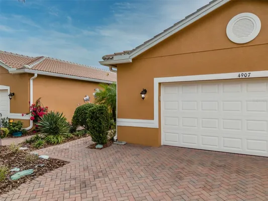 Property Slideshow image 3 of 94 | 4907 river falls way, Wimauma, FL, 33598