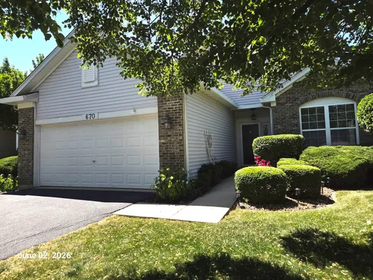 Property Slideshow image 2 of 34 | 670 s wellston ln, Romeoville, IL, 60446