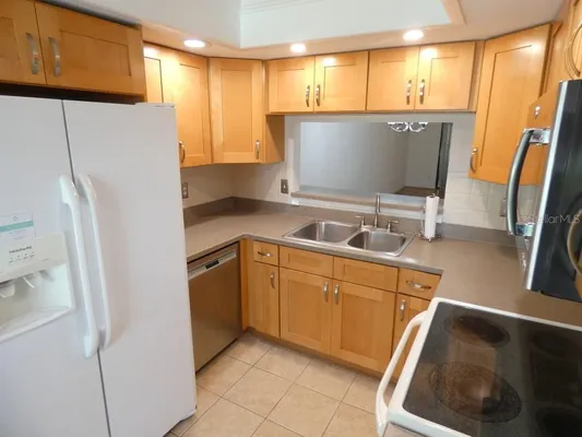 Property Slideshow image 3 of 30 | 2211 eisenhower dr 106, Dunedin, FL, 34698