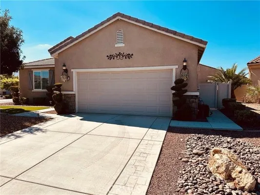 Property Slideshow image 2 of 30 | 19369 glaslyn ct, Apple Valley, CA, 92308