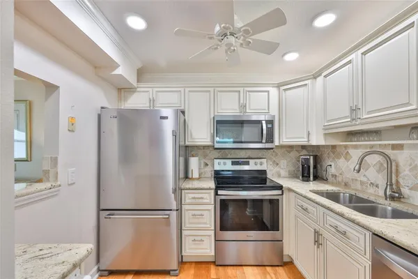 Property Slideshow image 3 of 47 | 205 kings blvd 55, Sun City Center, FL, 33573