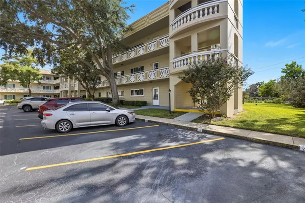 Property Slideshow image 3 of 28 | 2351 irish ln 21, Clearwater, FL, 33763