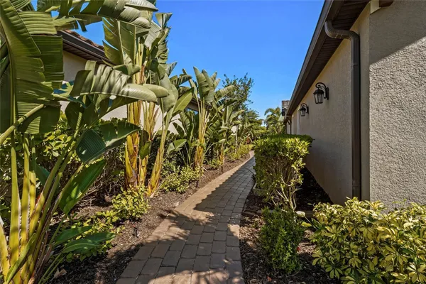 Property Slideshow image 3 of 87 | 5365 bartolomeo st, Sarasota, FL, 34238