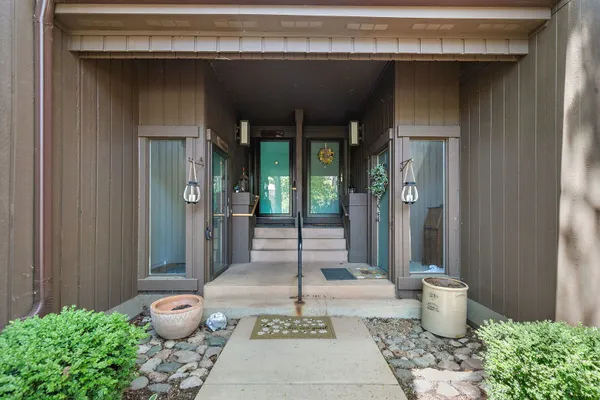 Property Slideshow image 3 of 36 | 256 thornhill ln c, Lake Barrington, IL, 60010