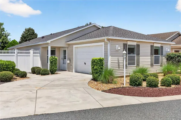 Property Slideshow image 3 of 44 | 1933 fiddlewood pl, The Villages, FL, 32162