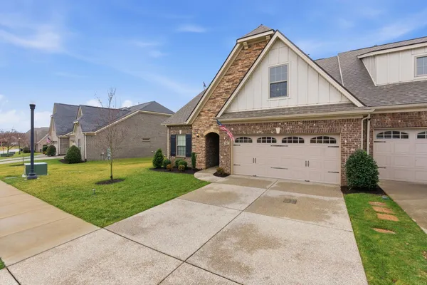 Property Slideshow image 2 of 38 | 867 meadowcrest way, Lebanon, TN, 37090