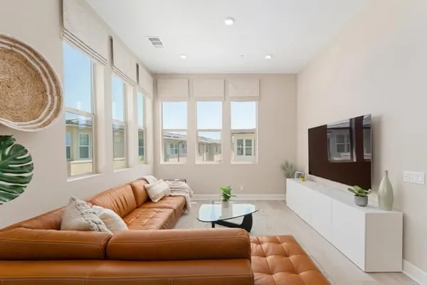 Property Slideshow image 3 of 51 | 16750 coyote bush dr 94, San Diego, CA, 92127